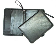 Папка деловая к/з А4 30мм 1 отделение Чёрная, 4 кармана, ручка-петля, на молнии