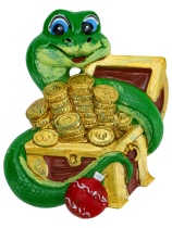 Магнит из полирезины 7*6см "Змейка с сундучком"