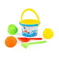 Набор игрушек Ведро среднее с наклейкой, ситечко, лопатка, грабельки, 3 формочки Набор игрушек Ведро среднее с наклейкой, ситечко, лопатка, грабельки, 3 формочки